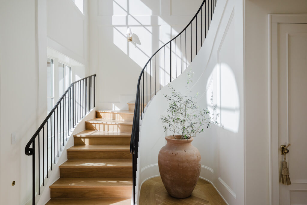 The interior reflects a functional and relaxed aesthetic, ready for entertainment or relaxation. Design choices are rooted in organic materials and tonal richness. Lime-washed walls, plastered range hoods, and European oak floors pair with antique lighting and custom ironwork, curating a space that is both luxurious and welcoming. The palette is warm and natural, allowing texture and craftsmanship to glow.